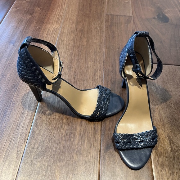 Women’s banana republic navy heels size 8.5 - worn 1x - Picture 2 of 8